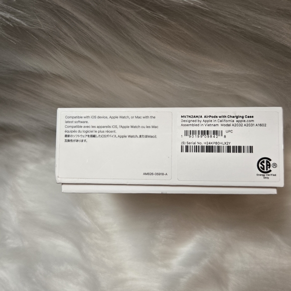 Apple Airpods 2nd Generation Wireless Bluetooth Earbuds with Charging Case EUC - Picture 7 of 7